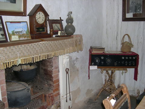 Early Settlers Cottage (Solly's Hut) - Mackay Tourism 1