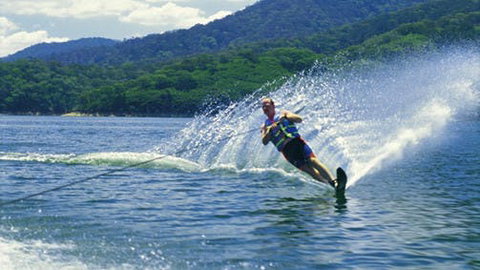 Lake Eildon - Mackay Tourism 0