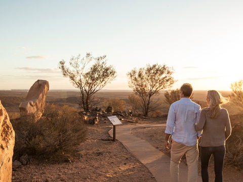 The Living Desert And Sculptures - Mackay Tourism 1