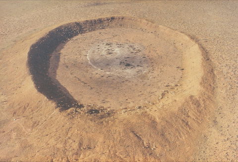 Wolfe Creek Crater National Park - Mackay Tourism 0