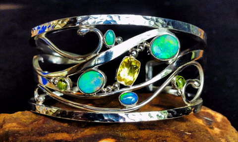 Australian Outback Opals - Mackay Tourism 0