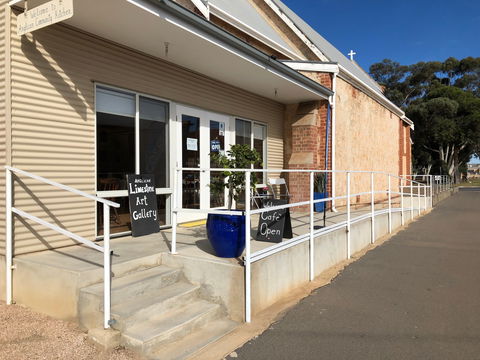 Anglican Community Cafe, Limestone Art Gallery & Cornish Garden - Mackay Tourism 1