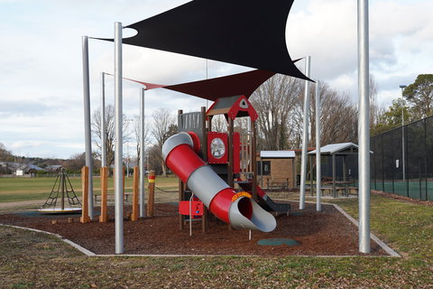 Braidwood Recreation Grounds And Playground - Mackay Tourism 0