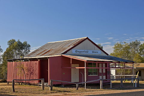 Copperfield Store, Chimney And Cemetery - Mackay Tourism 1