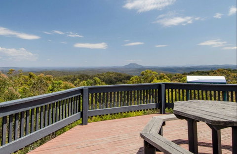 Finchley Lookout - Mackay Tourism 0