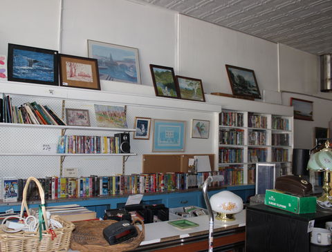 Holbrook Anglican Op-shop - Mackay Tourism 1