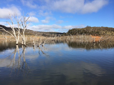 Lake Eucumbene - Mackay Tourism 0