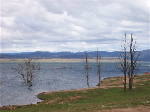 Lake Eucumbene - Mackay Tourism 1