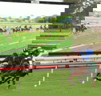 Manning Valley Race Club - Mackay Tourism