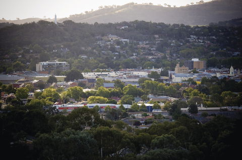 Monument Hill - Mackay Tourism 0