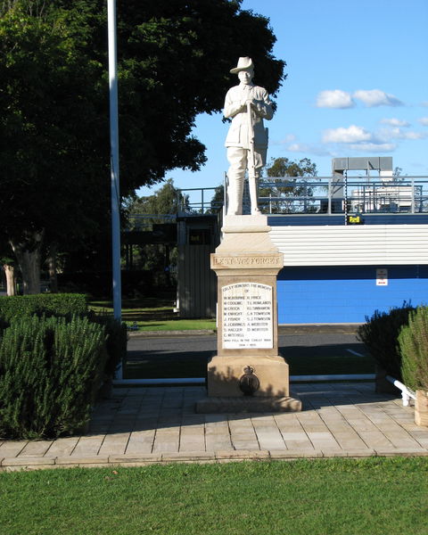 Oxley War Memorial - Mackay Tourism 1