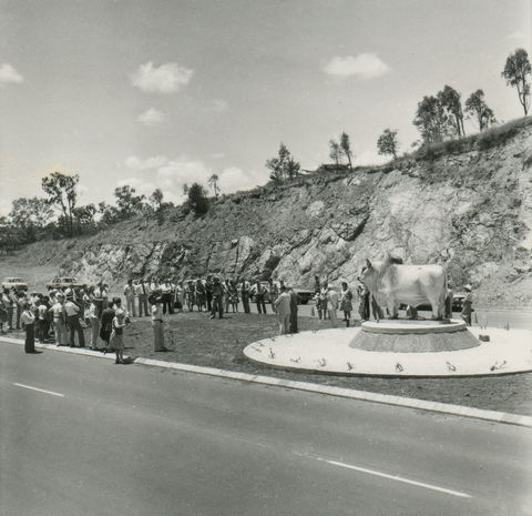 Rockhampton Bull Statues - Mackay Tourism 0