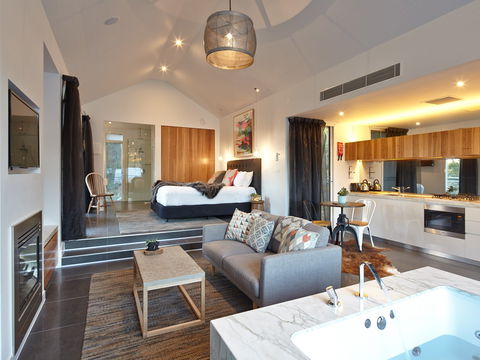 Hepburn Bathhouse & Spa - Mackay Tourism 1