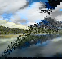 Lake Eacham Crater Lakes National Park - Mackay Tourism