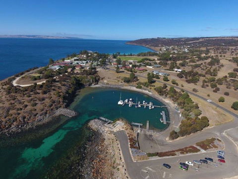 Christmas Cove - Mackay Tourism 0