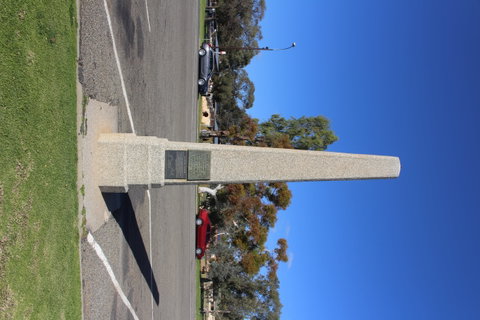 Hawdon And Bonney Obelisk Barmera - Mackay Tourism 0