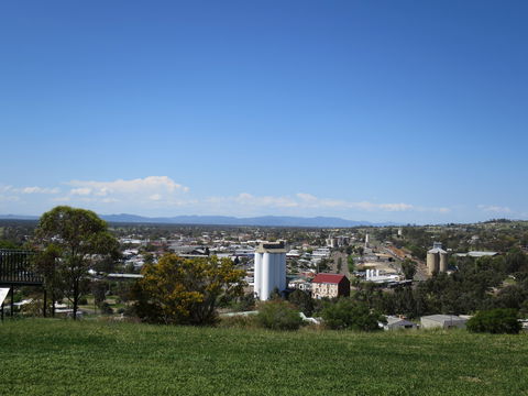 Heritage Sculptures At Pensioners Hill Lookout - Mackay Tourism 2