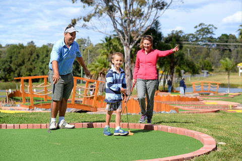Port Macquarie Driving Range And Mini Golf - Mackay Tourism 0