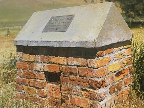 The Cairn - Mackay Tourism 0
