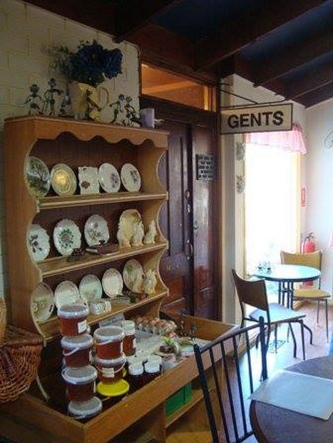 Train Stop Antiques - Mackay Tourism 1