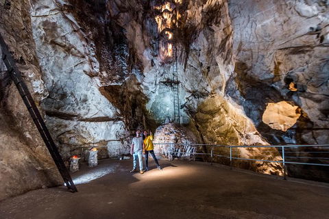 Jenolan Caves: Lucas Cave Tour - Mackay Tourism 1
