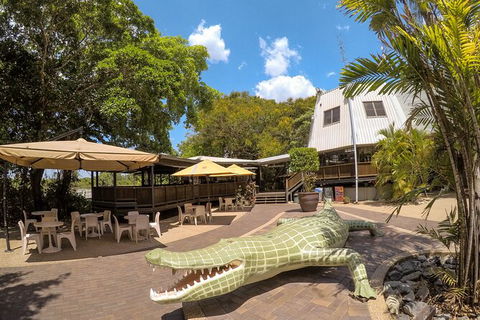 Adelaide River Queen Cruise Shuttle Bus - Mackay Tourism 1