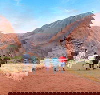 Explore Uluru 7 Hours Guide Tour at Sunrise with Light Breakfast - Mackay Tourism