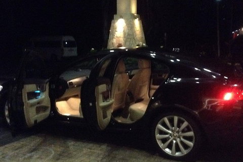 Jaguar Limousine Transfer Cairns Airport To Port Douglas - Mackay Tourism 0