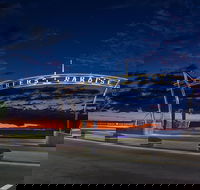Luxury Brisbane Airport Transfers To and From Surfers Paradise for up to 7 Per - Mackay Tourism