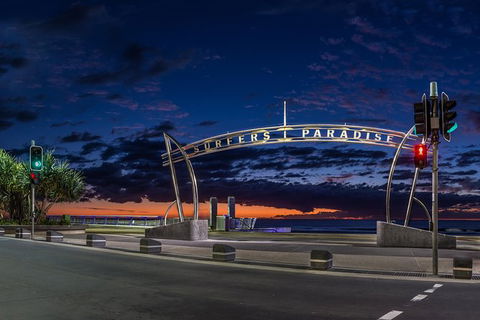 Luxury Brisbane Airport Transfers To And From Surfers Paradise For Up To 7 Per - Mackay Tourism 0