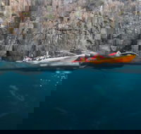 Tasman Peninsula full day kayaking tour - Mackay Tourism