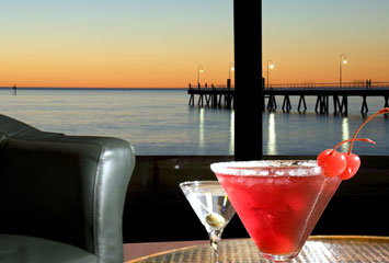 Horizons Cocktail Lounge - Mackay Tourism 0