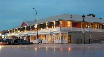 Seacliff Beach Hotel - Mackay Tourism 0