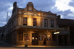 Bellevue Hotel - Mackay Tourism 0