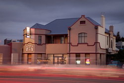 Cross Keys Hotel - Mackay Tourism 0