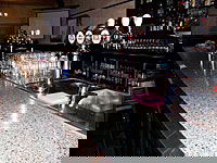 De Biers Lounge Bar - Mackay Tourism 1