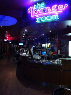 Glenelg Jetty Hotel - Mackay Tourism 1