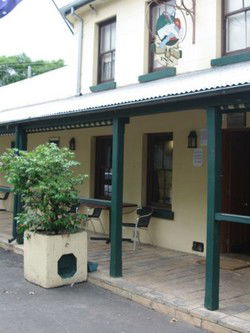 Bird In Hand Inn - Mackay Tourism 1