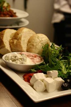 Oscars Lounge Bar & Restaurant - Mackay Tourism 2