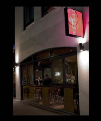 Oscars Lounge Bar & Restaurant - Mackay Tourism 3
