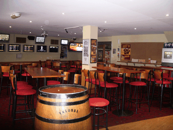 Mermaid Beach Tavern - Mackay Tourism 3