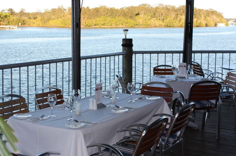 The River Deck On Noosa Marina - Mackay Tourism 4