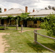 The Blue Duck Inn Hotel - Mackay Tourism