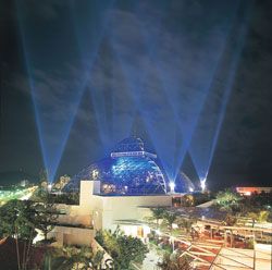 The Reef Hotel Casino Bars - Mackay Tourism 0