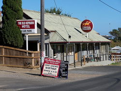Old Hepburn Hotel - Mackay Tourism 0