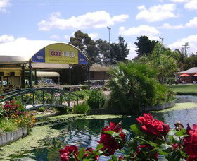 Howlong Country Golf Club - Mackay Tourism 0