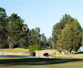Howlong Country Golf Club - Mackay Tourism 1