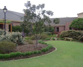 Camden Lakeside Country Club - Mackay Tourism 0