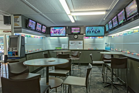 Lake Conjola Bowling Club - Mackay Tourism 4