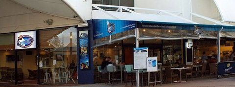 Grumpys Barefoot Bar, Steak & Seafood Grill - Mackay Tourism 1